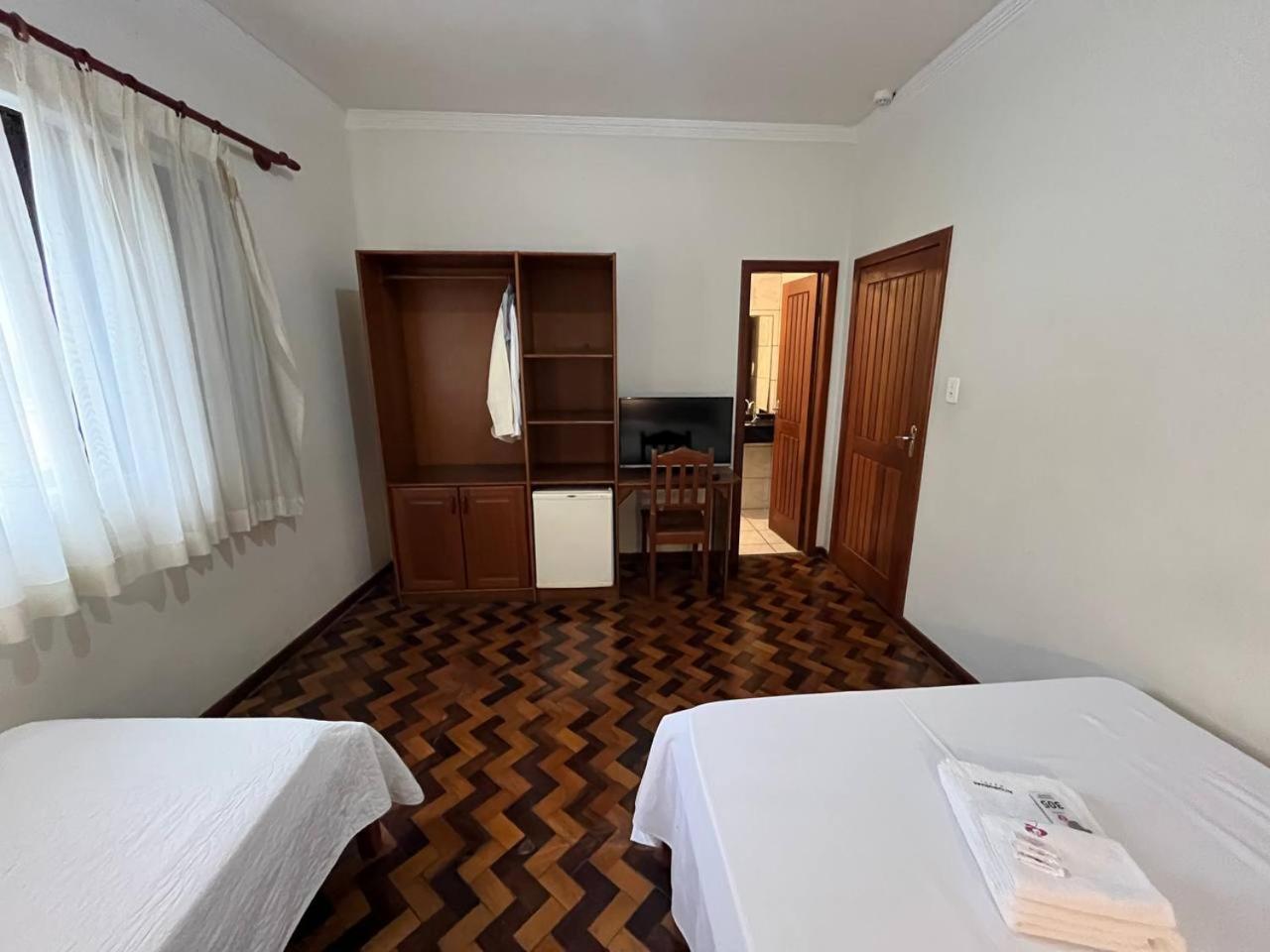 Acomodare Hotel- Sob Nova Direcao Tubarão Esterno foto