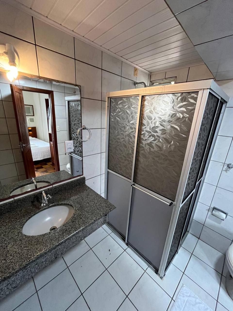 Acomodare Hotel- Sob Nova Direcao Tubarão Esterno foto